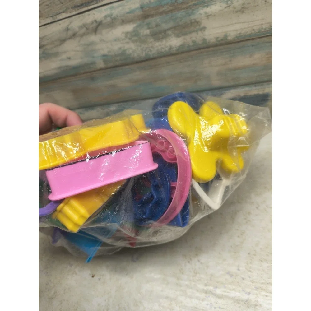 COOKIE CUTTERS Huge Lot Big Bag Crafts Clay Holidays Events‎ Cooky Cookies